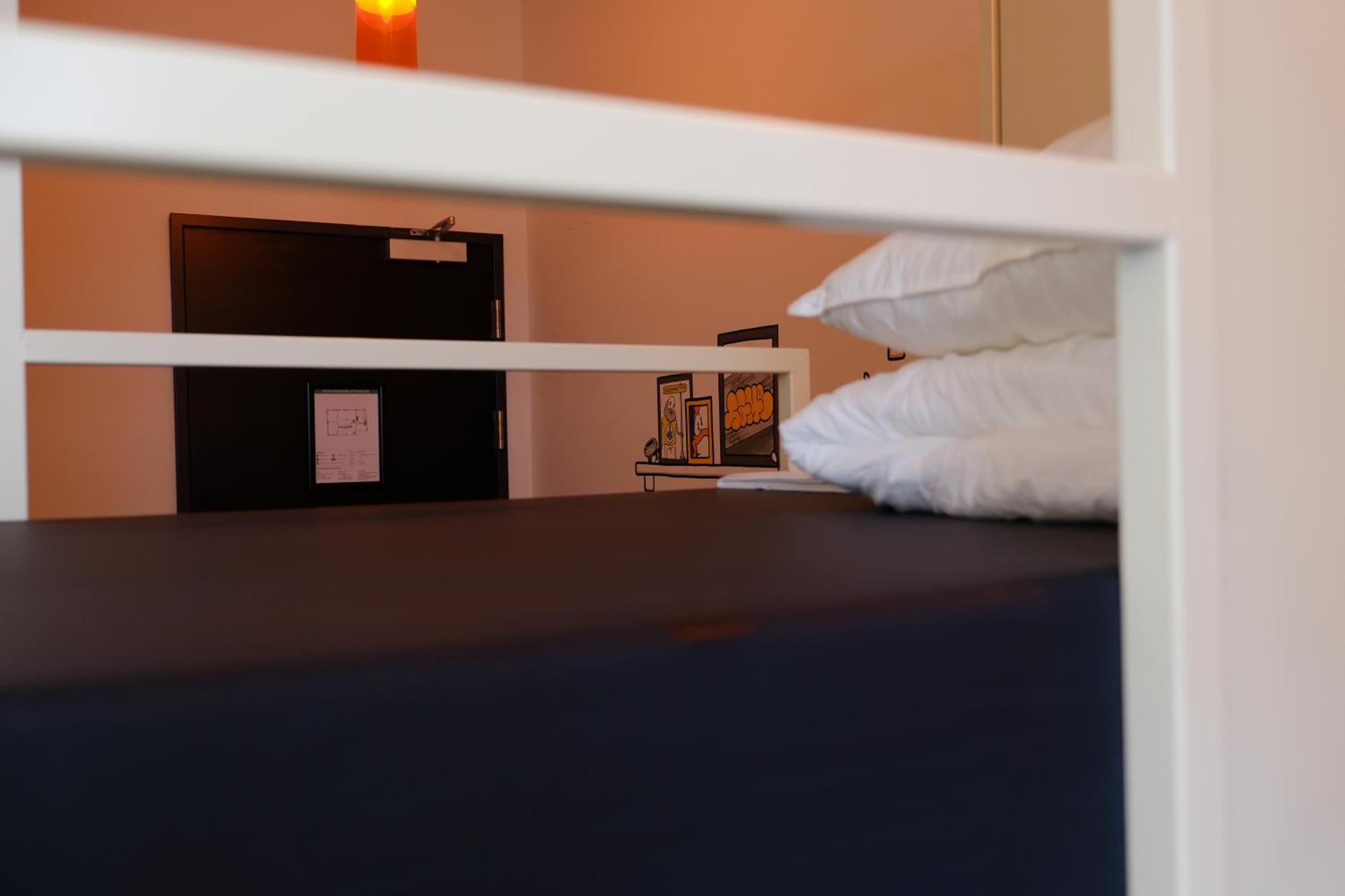Hostel & Bar De Basis Зволле Экстерьер фото